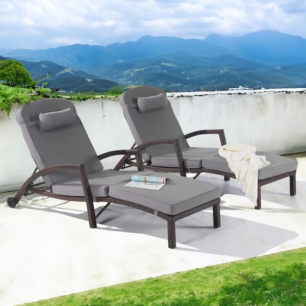 BFB Wicker Outdoor Chaise Lounge with Light Gray Cushion and Height Adjustable Backrest and Wheels