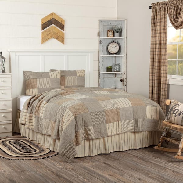 VHC BRANDS Sawyer Mill 3-Piece Charcoal Farmhouse Patchwork Cotton King Quilt Set