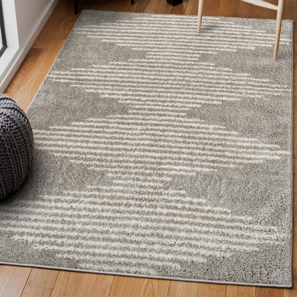 Gray and Ivory Diamond Stripe Geometric Shag Area Rug 4' x 6'