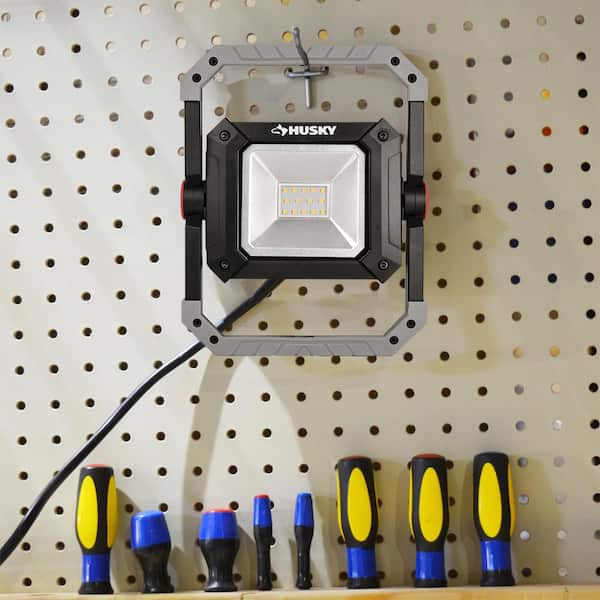 Husky 1000 Lumens LED Portable Work Light LG302C-10W1 - The