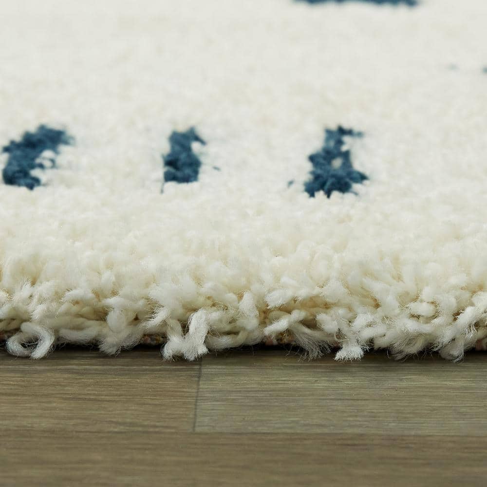 Navy Whisper 5' x 7' White & Navy Geometric Shag Rug