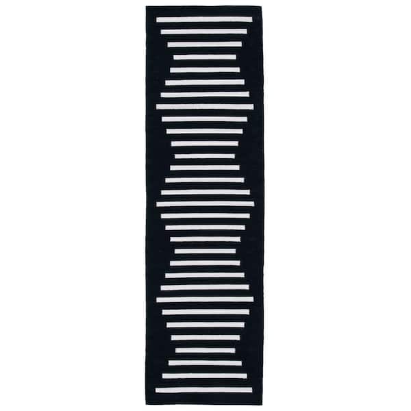 SAFAVIEH Montauk Black/Ivory 2 ft. x 8 ft. Chevron Lines Runner Rug