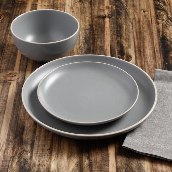 https://images.thdstatic.com/productImages/d15b9e28-8971-4393-adf4-38148e6004ff/svn/matte-gray-gibson-home-dinnerware-sets-107434-12rm-31_600.jpg