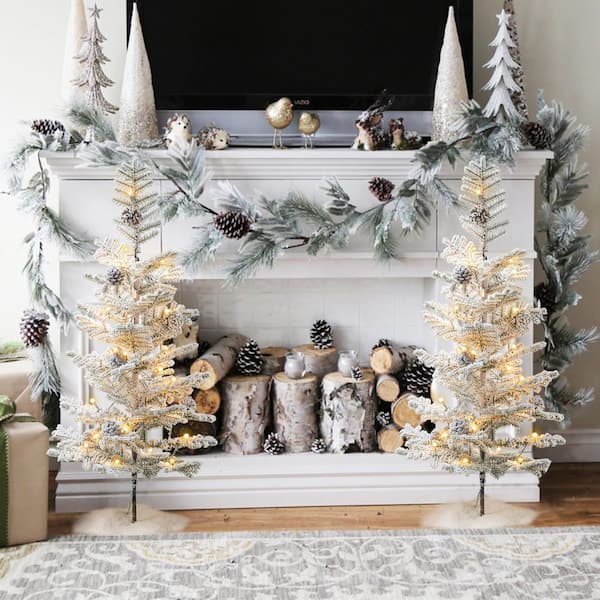 A Gold and White Christmas Tree for Gorgeously Glowing Holiday Decor