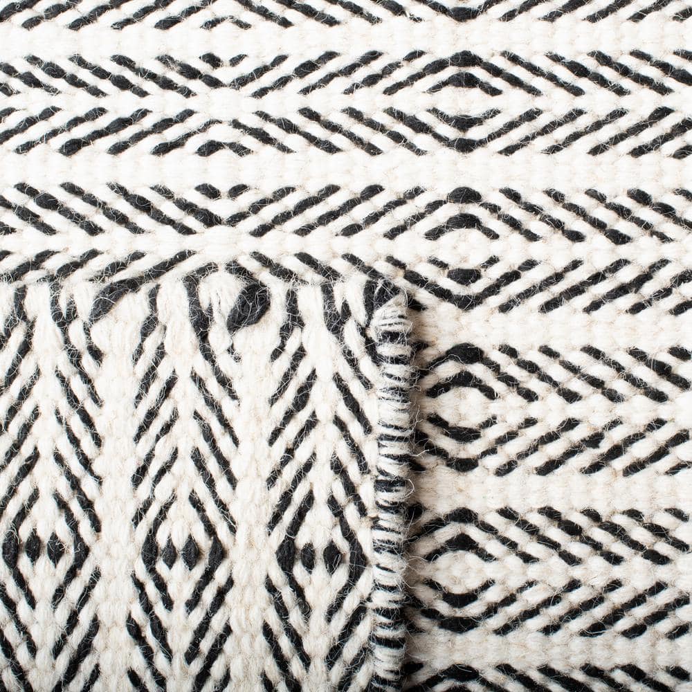 Handmade Black and Ivory Wool Tufted Reversible Area Rug, 9' x 12'