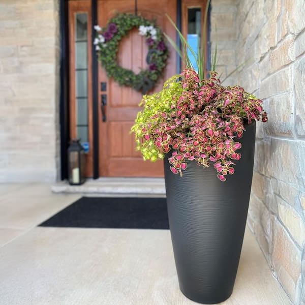 Modesto 32in Tall Planter - Black Modesto 32in Tall Planter - Black