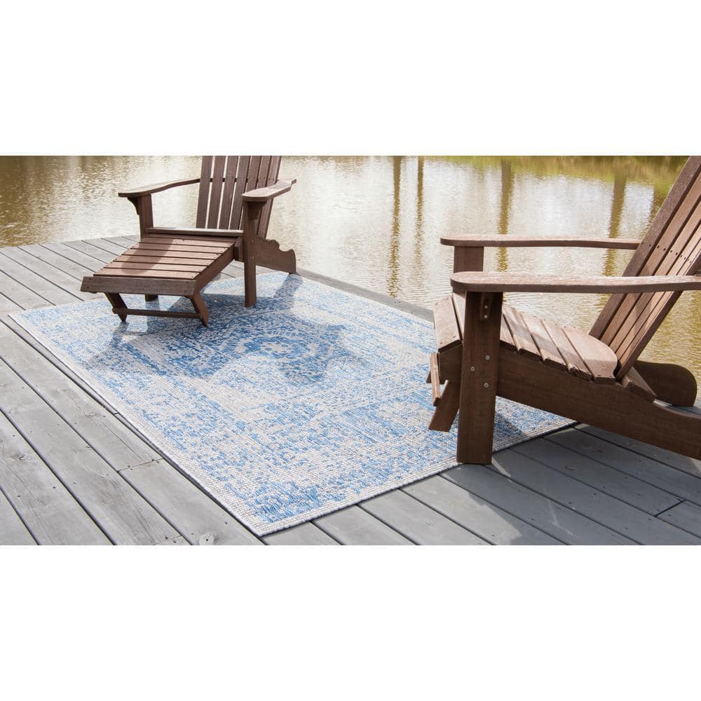 Classic Blue Rectangular Easy-Care Outdoor Rug, 4' x 6'