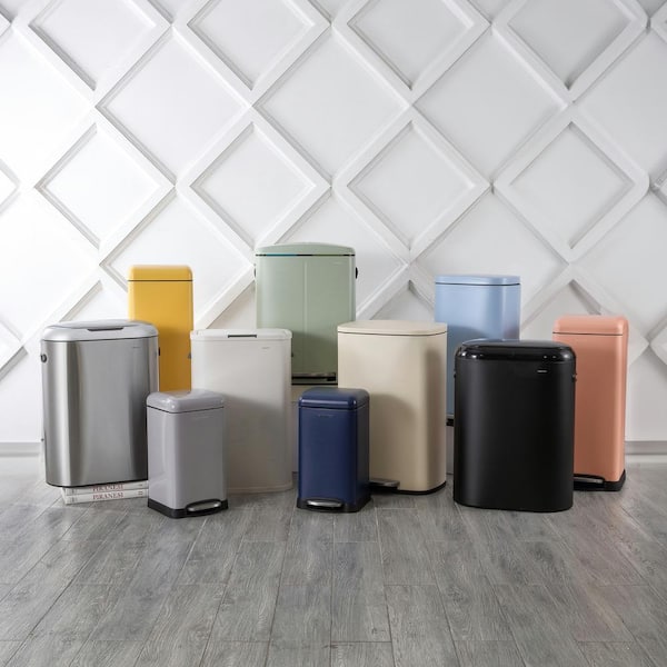 happimess Betty Retro Mini 3.2-Gal. Step-Open Trash Can, Flamingo