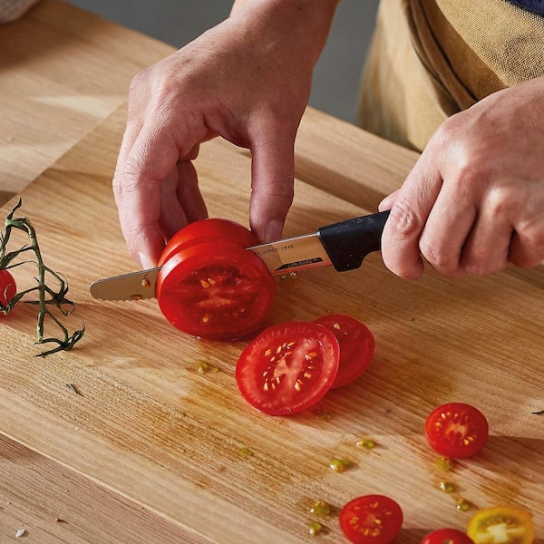 Keep a tomato chopper machine in your kitchen for smooth chopping of  tomatoes.