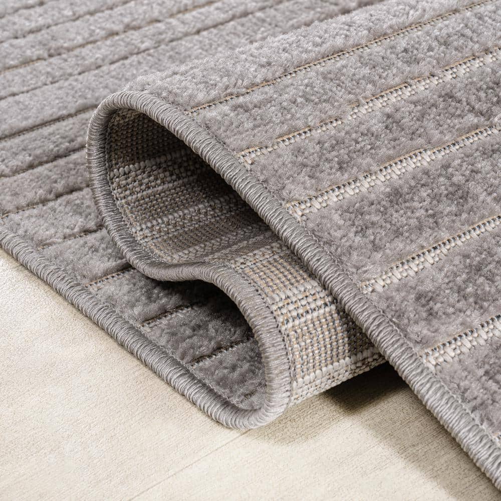 Gray and Ivory Geometric 4' x 6' Synthetic Area Rug