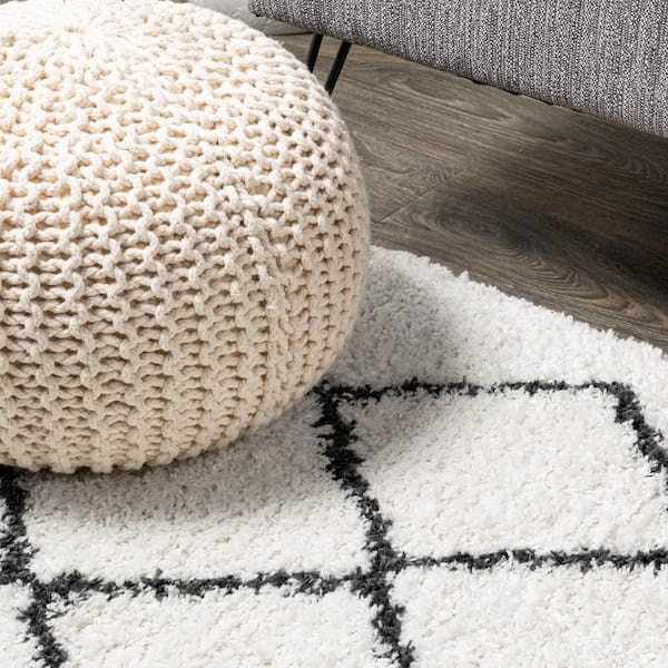 Beni Mini White Shag Rug with Black Diamond Pattern - 3'2 x 3'4