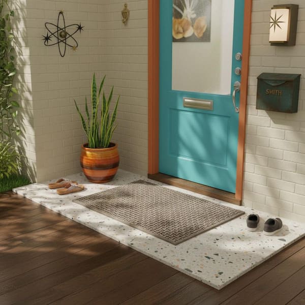 Brown 17 in. x 30 in. Indoor Non-Slip Rubber Backing Front Door Mat