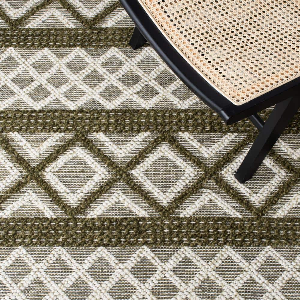 Ivory and Dark Green Handwoven Wool Area Rug 3' x 5'