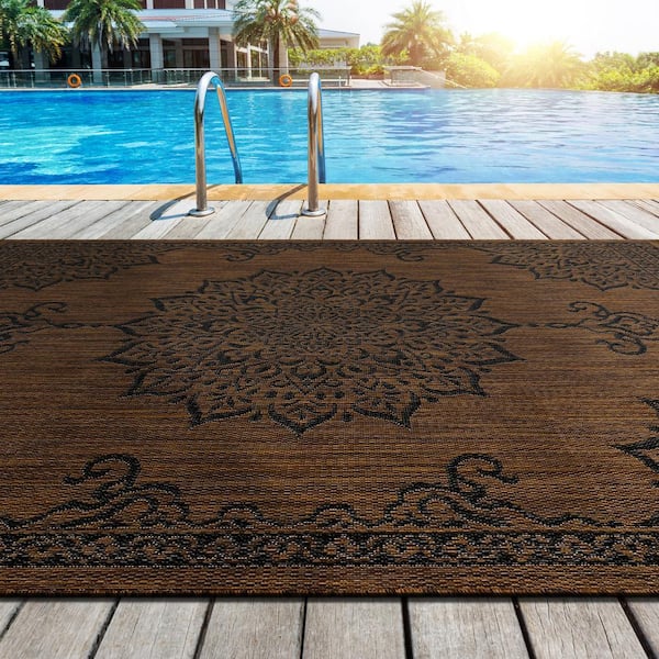 https://images.thdstatic.com/productImages/d1d07e09-9ced-4350-bf37-db05ffcc12d1/svn/brown-black-area-rugs-out900-gold-5x7-hd-fa_600.jpg