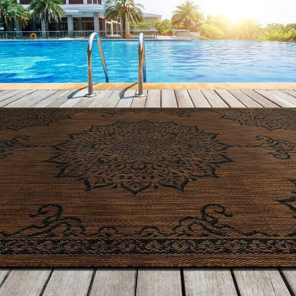 https://images.thdstatic.com/productImages/d1d07e09-9ced-4350-bf37-db05ffcc12d1/svn/brown-black-area-rugs-out900-gold-6x9-hd-fa_600.jpg