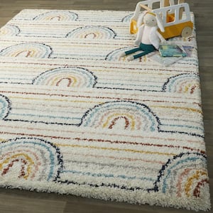 Hailey White 5 ft. 3 in. x 5 ft. 3 in. Novelty Round Rug