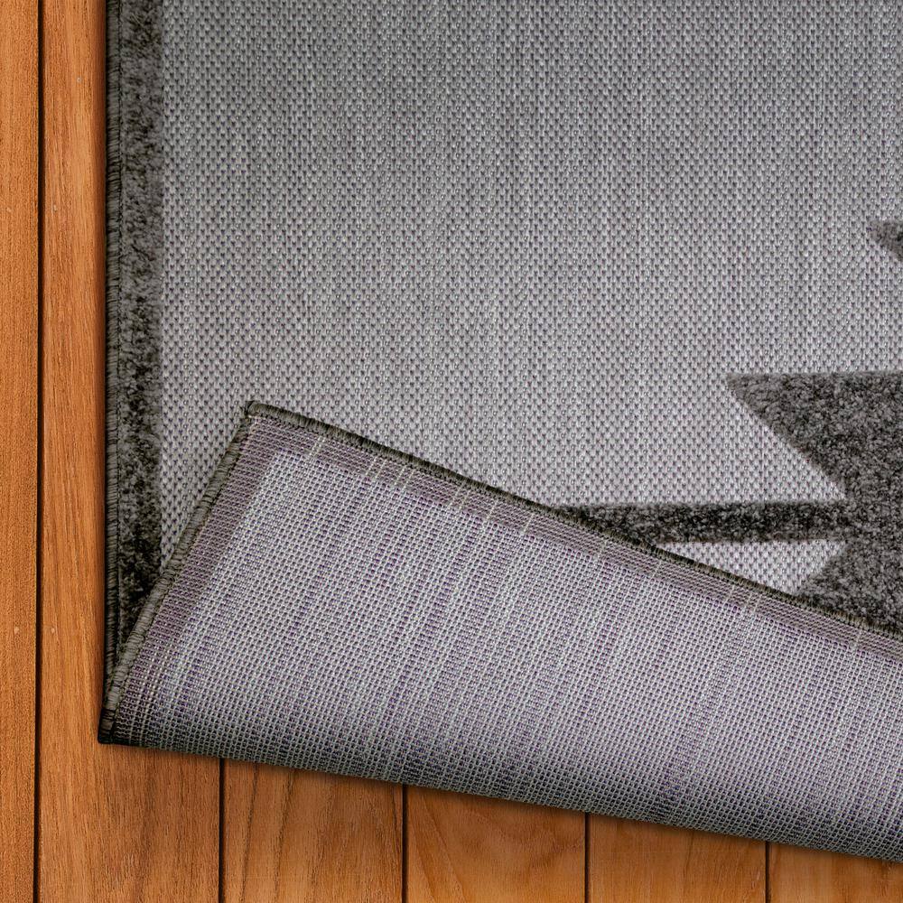 Gray Southwestern Pattern Stain-Resistant Indoor/Outdoor Rug 5'3"x7'