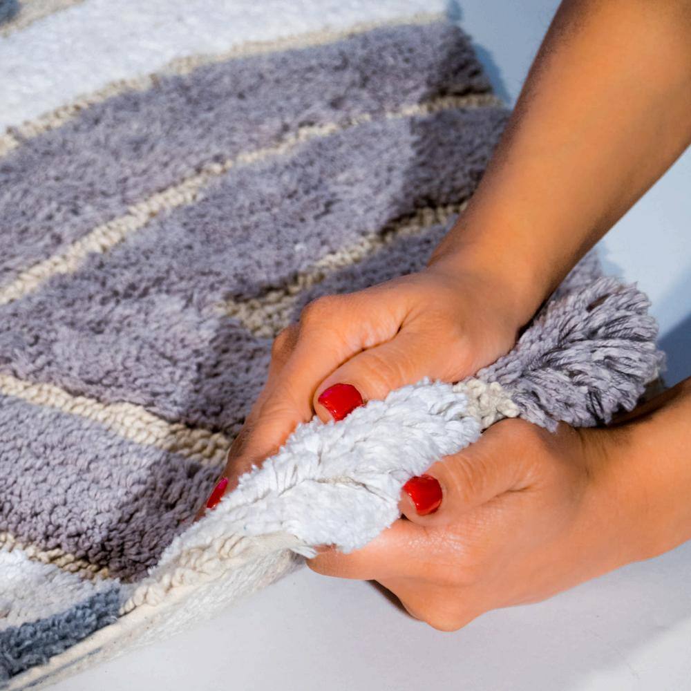 Davenport Grey and White Cotton Wave Bath Rug Set