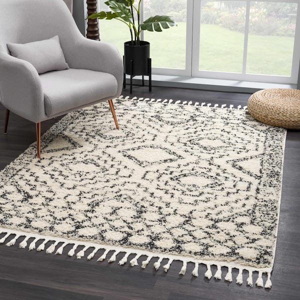 https://images.thdstatic.com/productImages/d273b00e-2261-4f90-9691-7dcfe1b1aa6a/svn/light-gray-charcoal-gray-hauteloom-area-rugs-bncj-710103-e1_600.jpg