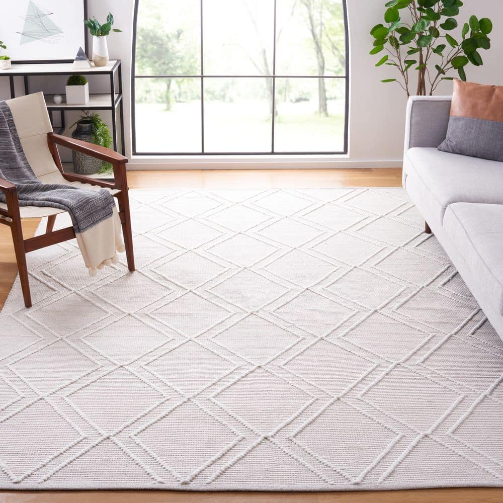 Light Grey and Ivory Handwoven Wool Area Rug, 8' x 10'