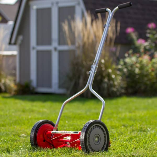 https://images.thdstatic.com/productImages/d29e4706-10ee-4406-8a7b-8ae011f8dd83/svn/great-states-reel-lawn-mowers-304-14-21-c3_600.jpg