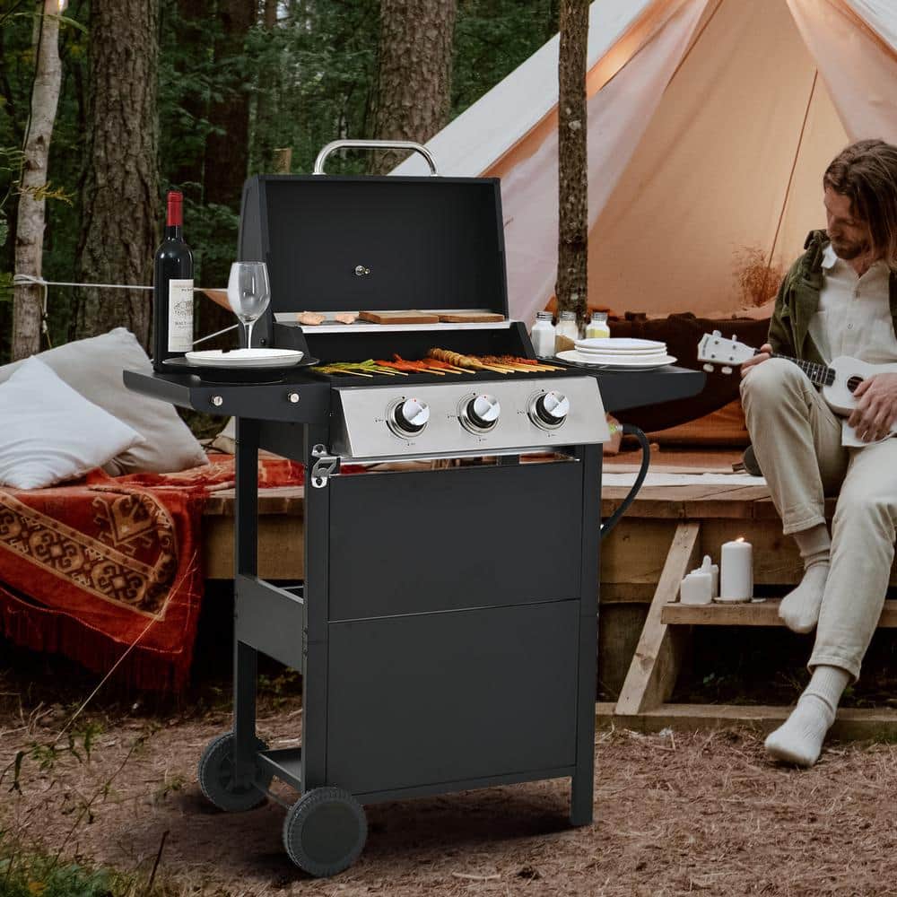3-Burner Propane Gas Grill Aluminium in Black with Cover