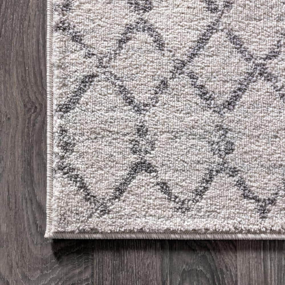 Modern Vintage Diamond 6' x 9' Oval Gray Geometric Area Rug