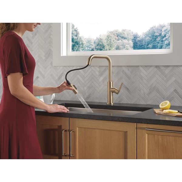 Nicoli Gold Champagne Bronze 15.75 in. H Pull Down Sprayer Kitchen Faucet with 360° Spout Swivel