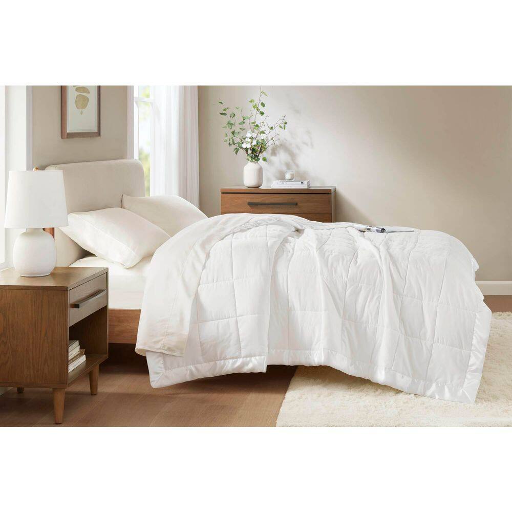 Luxurious Twin Satin-Trimmed Microfiber Down Alternative Blanket