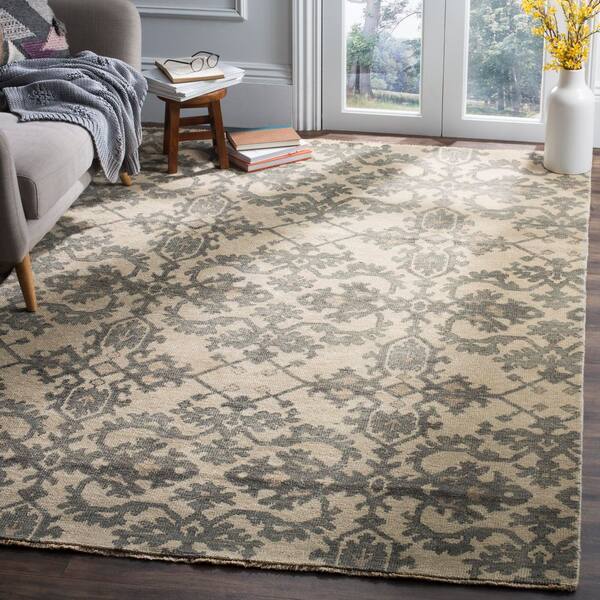 Sivas 6 x 9 Ivory/Gray Persian Area Rug