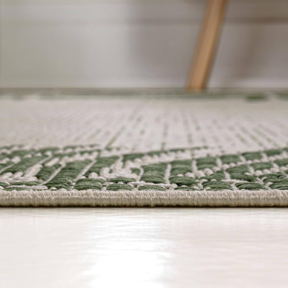 Isla Green and Cream Synthetic 4' x 6' Indoor/Outdoor Area Rug