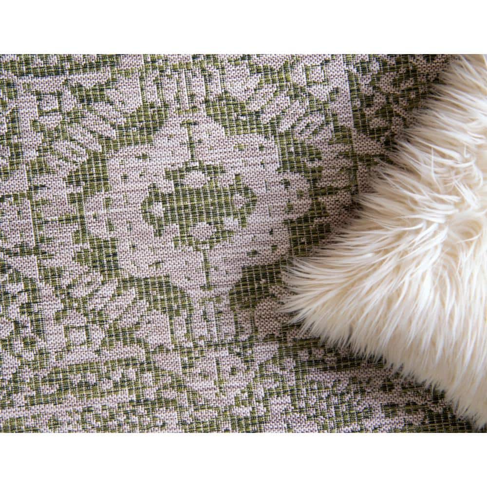 Green Timeworn Easy-Care Synthetic 4' x 6' Outdoor Rug
