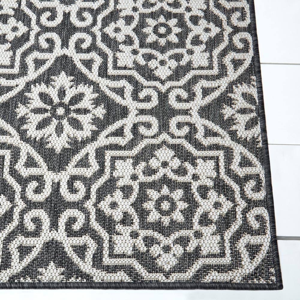 Danica 5'2" x 7'2" Black/Gray Synthetic Medallion Area Rug