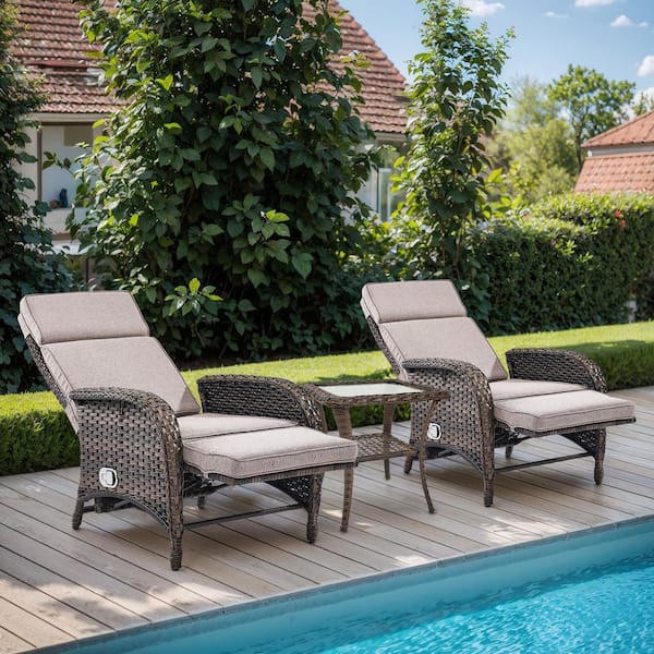 Opohoro PlainCurve 3-Piece Brown Wicker Outdoor Recliner Chairs Patio Conversation Set with Olefin Beige Cushions and Side Table
