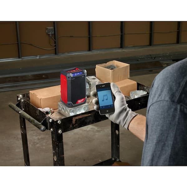 Milwaukee - M12 12-Volt Lithium-Ion Cordless Bluetooth/AM/FM Jobsite Radio with Charger