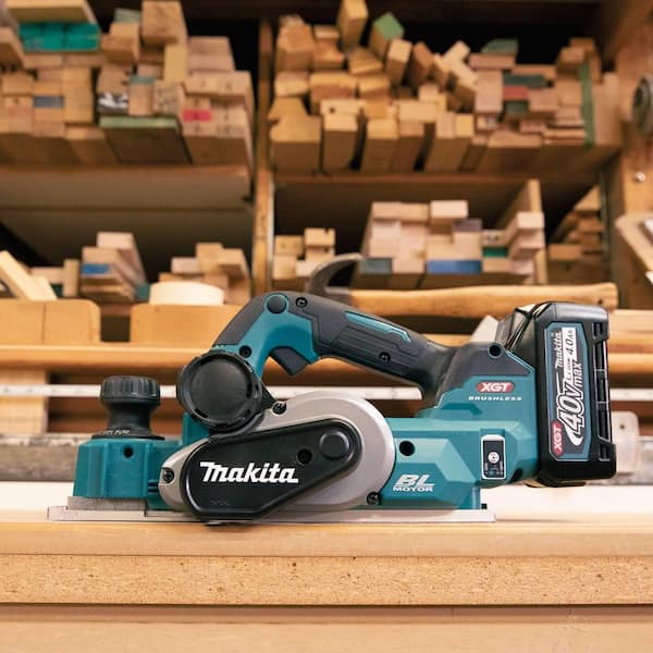 40-Volt XGT Brushless Cordless 3-1/4 in. Planer Kit, AWS Capable (4.0Ah) with 40V max XGT Cordless Compact Blower