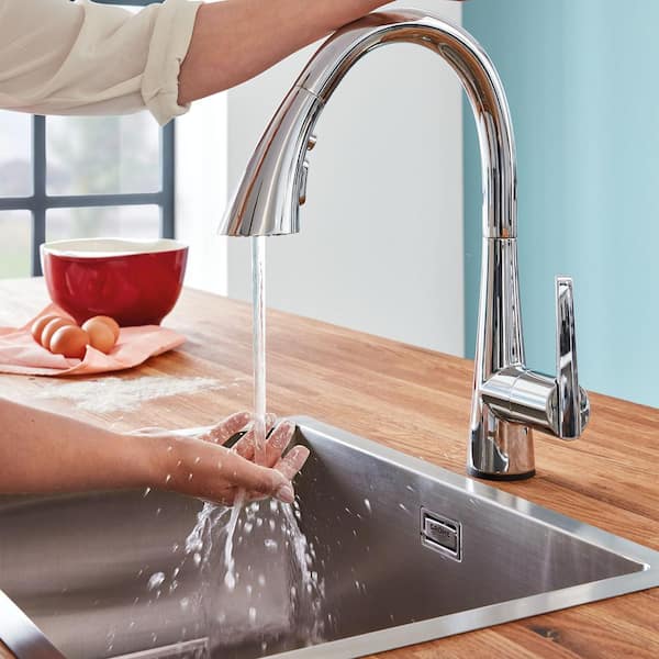 Zedra Touch Single-Handle Pull-Out Sprayer Kitchen Faucet with Touch Activation in StarLight Chrome