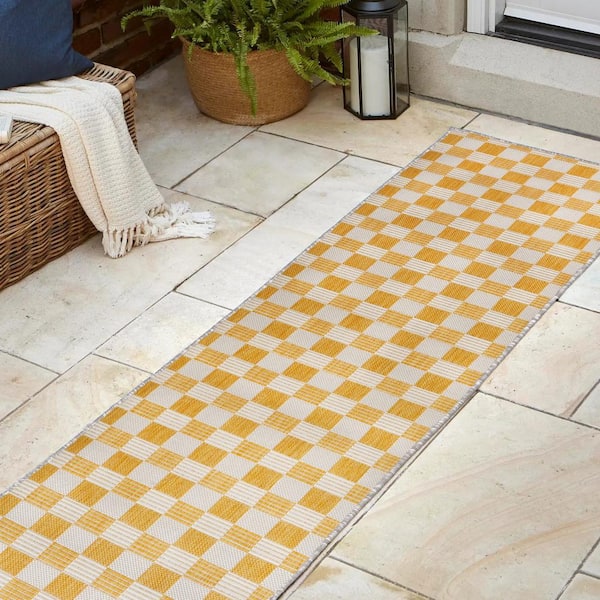 JONATHAN Y Aimee Yellow/Cream 2 ft. x 8 ft. Traditional Cottage Checkerboard Indoor/Outdoor Runner Rug