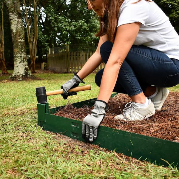 Vigoro 8 ft. Green Steel Edging with 4 Stakes 867212 - The Home Depot