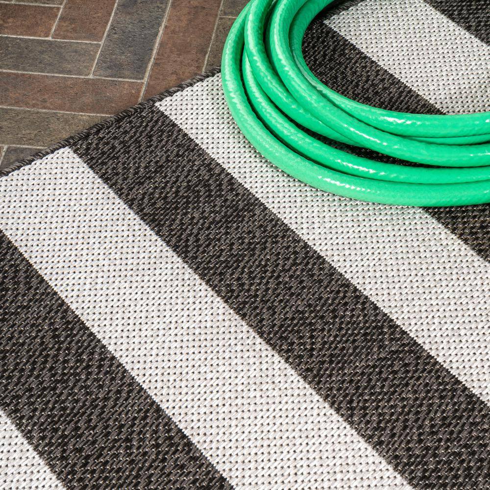 Modern Cottage Black/Cream Wide Stripe Synthetic Area Rug 4' x 6'
