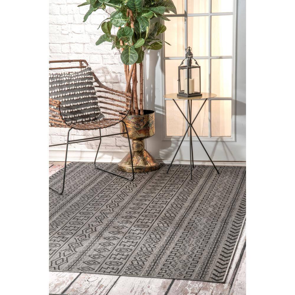 Gray Reversible Synthetic Rectangular Indoor/Outdoor Area Rug, 6' 3" x 9' 2"