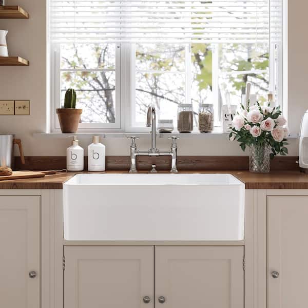 https://images.thdstatic.com/productImages/d3c7afba-fcdc-41f3-b99f-2811d14a3f54/svn/white-horow-farmhouse-kitchen-sinks-hr-f3318s-76_600.jpg