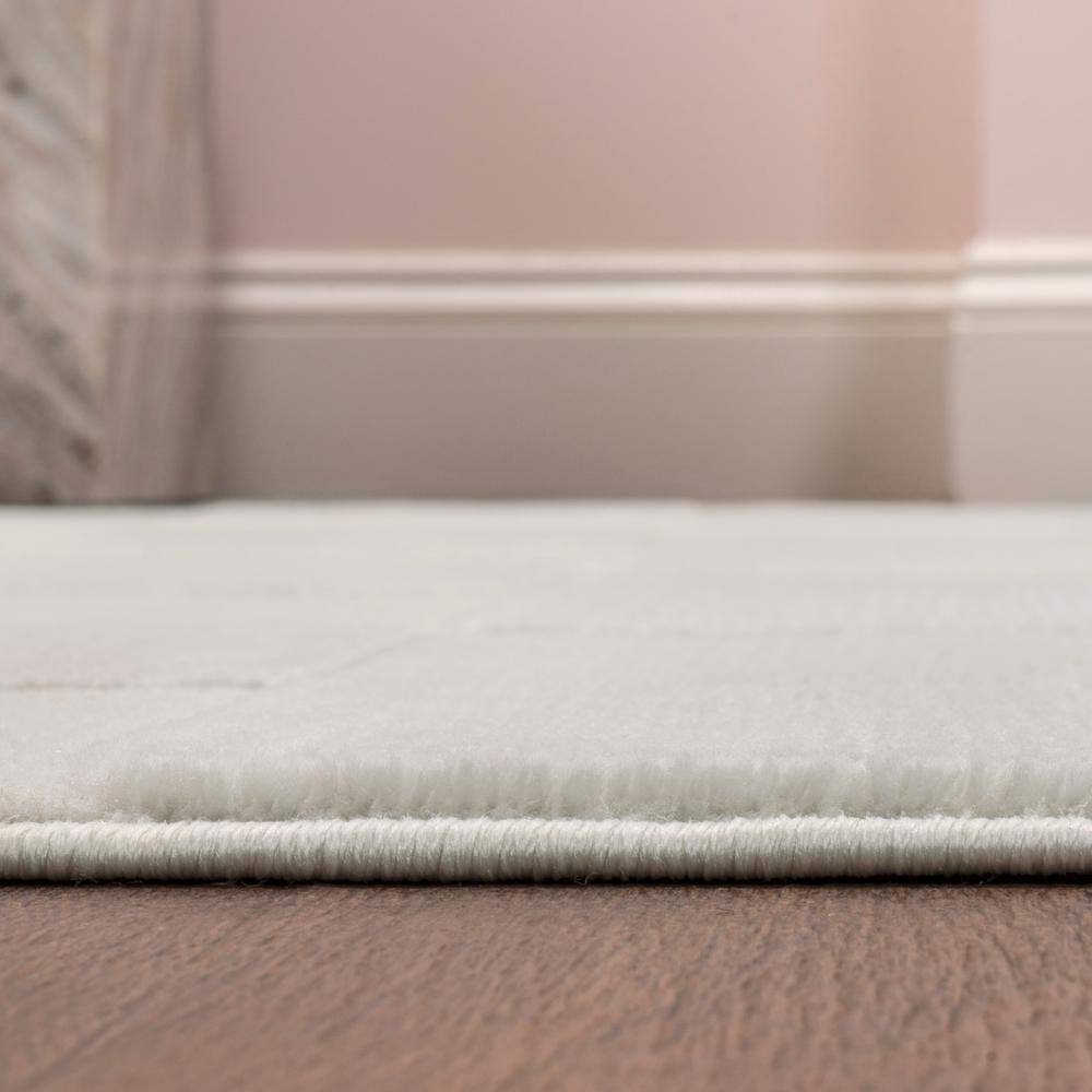 Thea White and Cream Geometric High-Low 3x5 Area Rug
