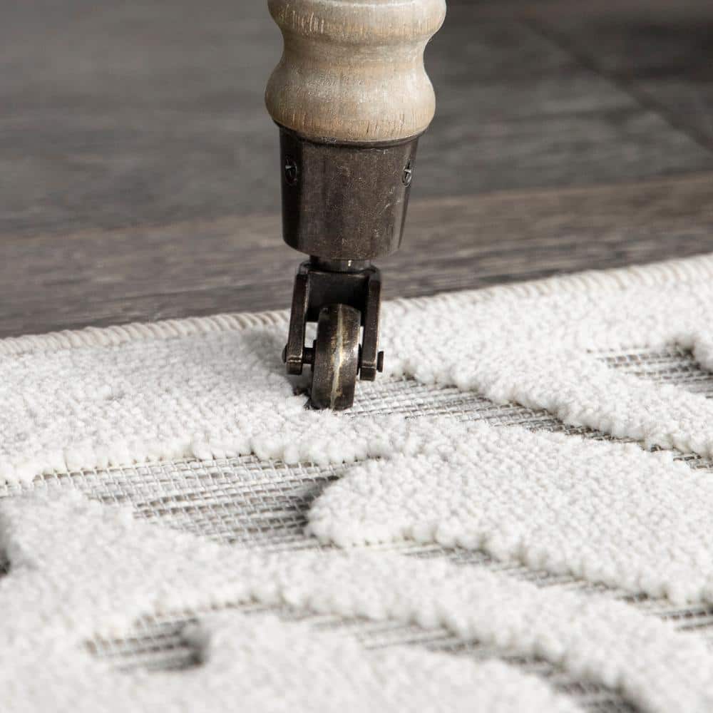 Natural Gray Damask Pattern Indoor/Outdoor Runner Rug