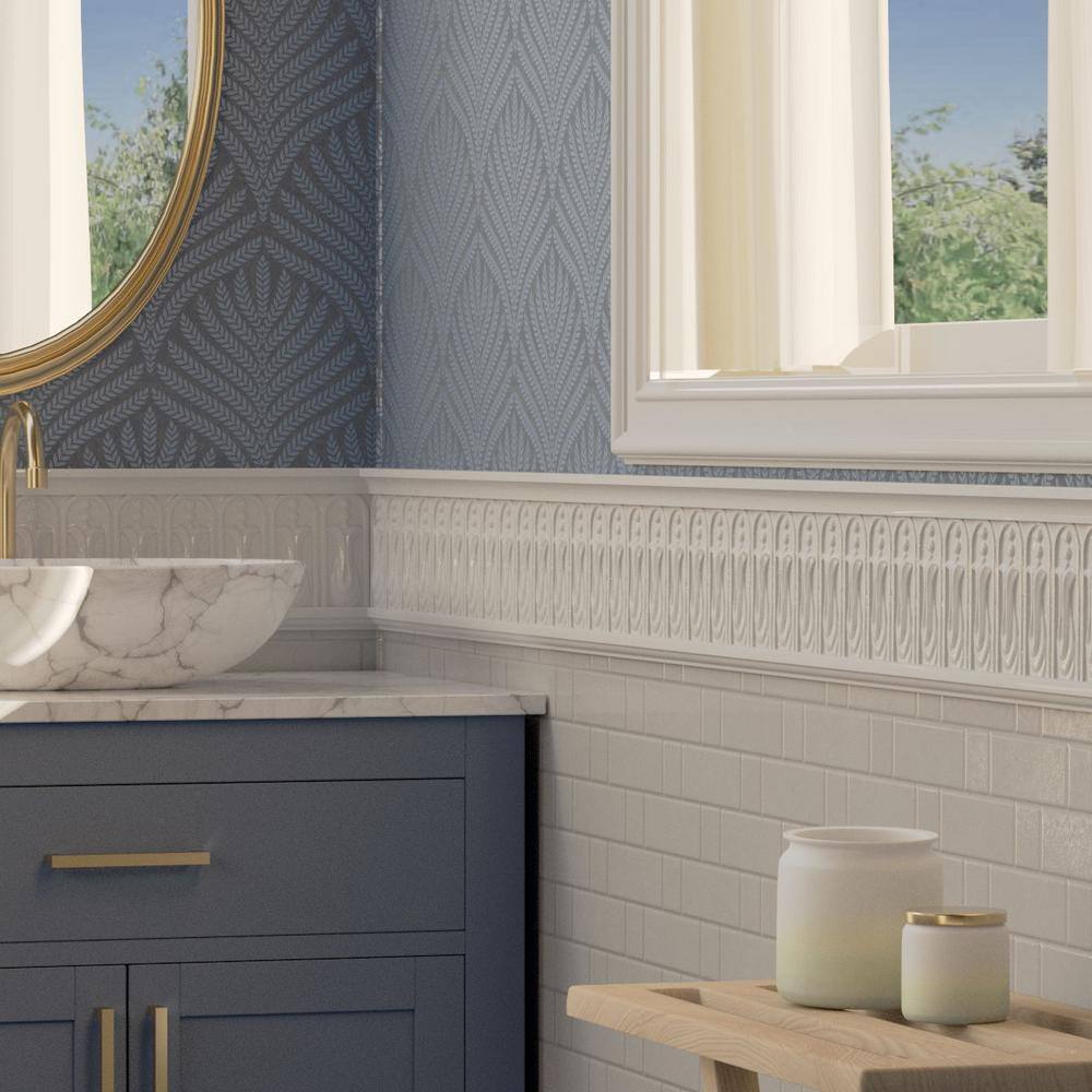 Gray Polyurethane Geometric Chair Rail Moulding Sample