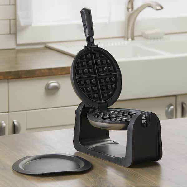 https://images.thdstatic.com/productImages/d3faa746-03f1-4f19-a830-57351f2af929/svn/black-stainless-steel-black-decker-waffle-makers-wm1404s-31_600.jpg
