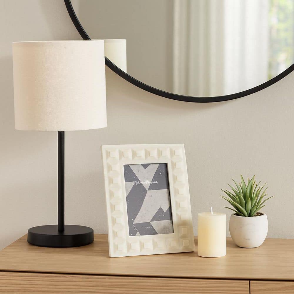 Liv & Skye 4 in. x 6 in. White Resin Block Border Quartz Picture