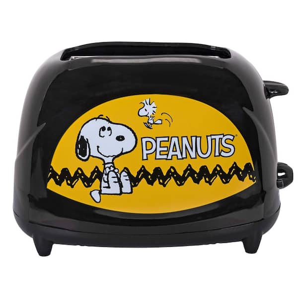 Best Buy: Uncanny Brands Peanuts Snoopy Two-Slice Toaster Black TSTE-PEA-SN1