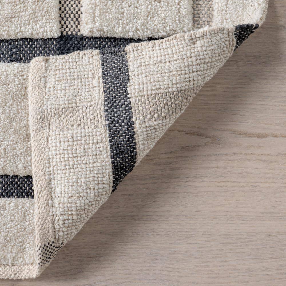 Ivory and Gray Handwoven Wool Rectangular 4' x 6' Area Rug