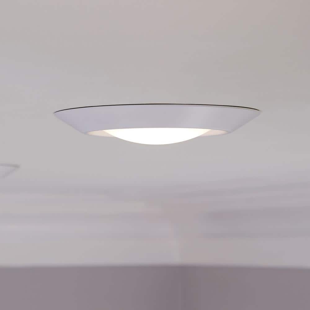 Sleek White Aluminum Traverse LED Downlight for Indoor/Outdoor Use